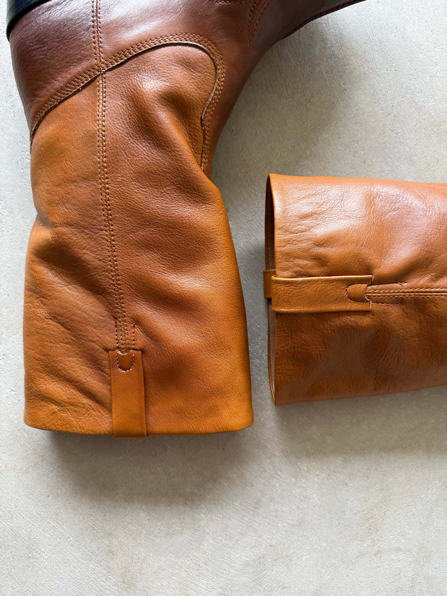 COWBOY BOOTS (BROWN)