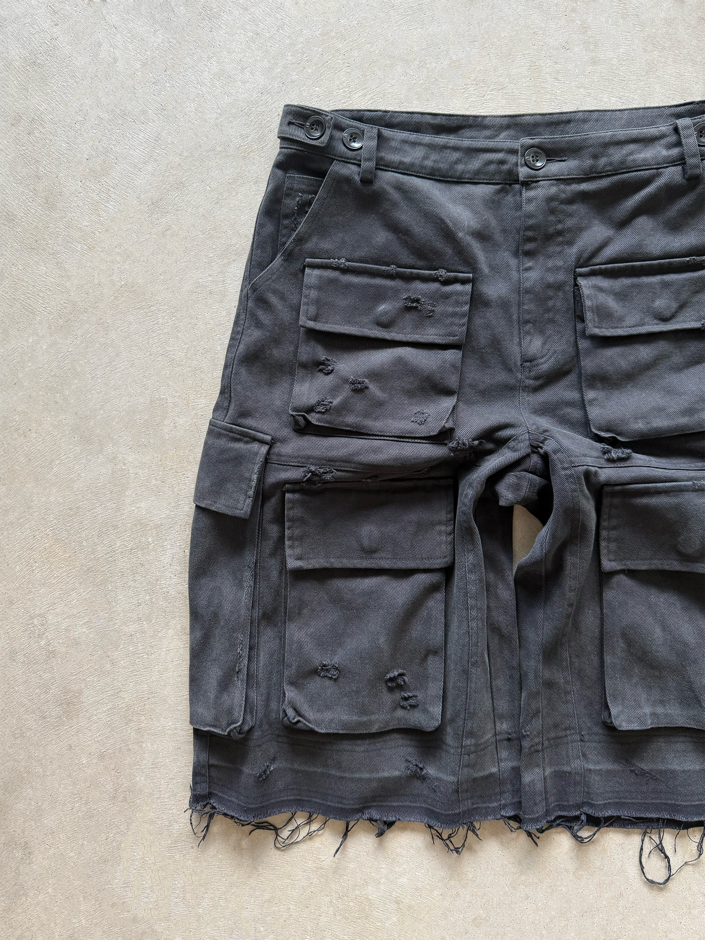 DISTRESSED CARGO SHORTS (BLACK)