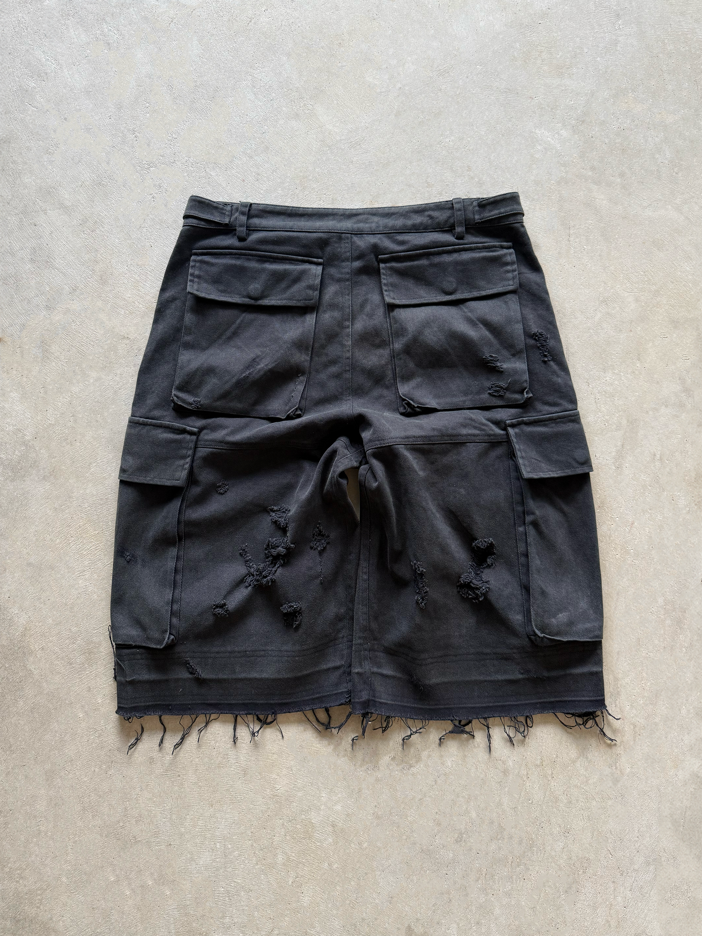 DISTRESSED CARGO SHORTS (BLACK)