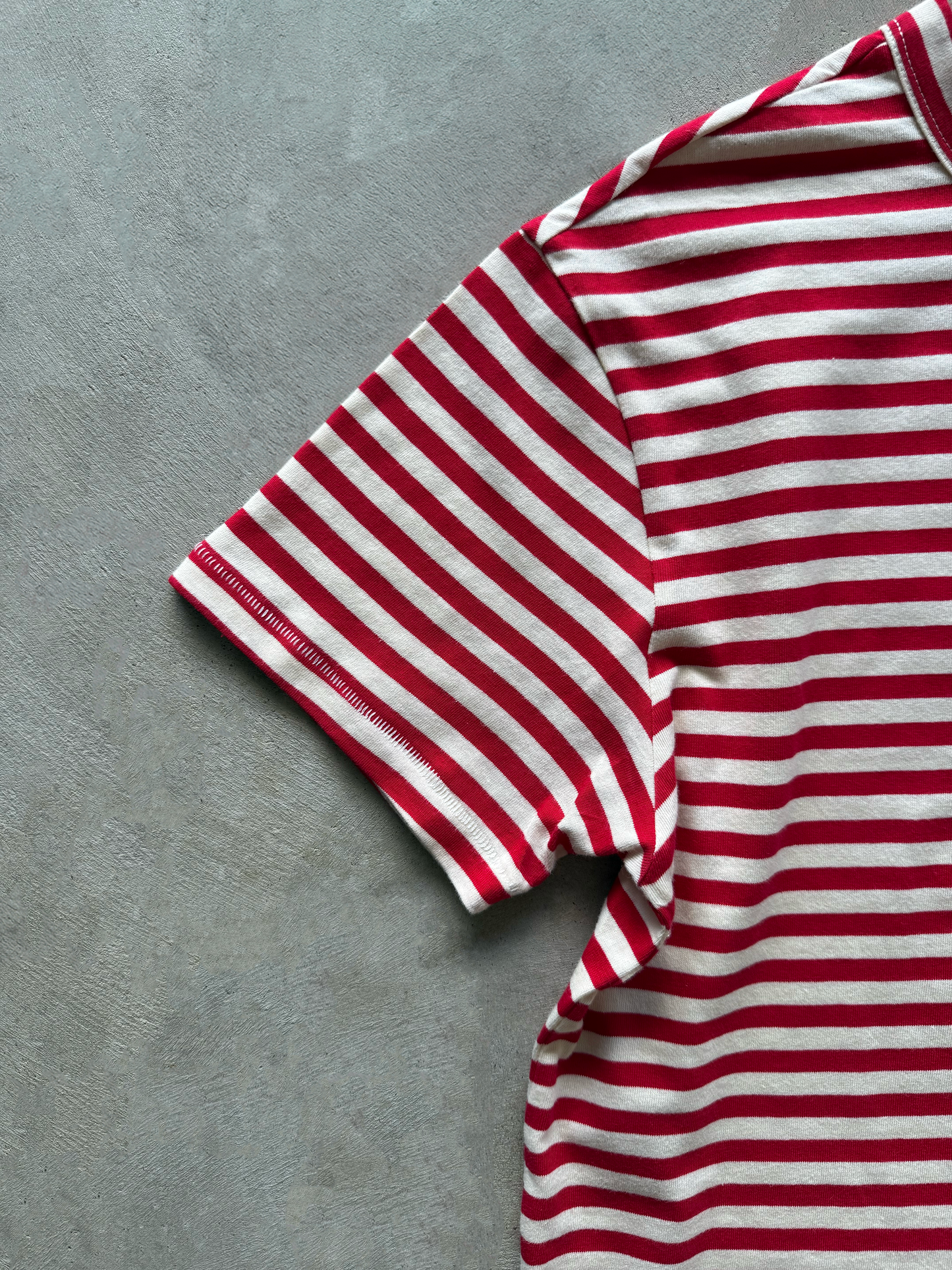 STRIPES FITTED TEE (RED)