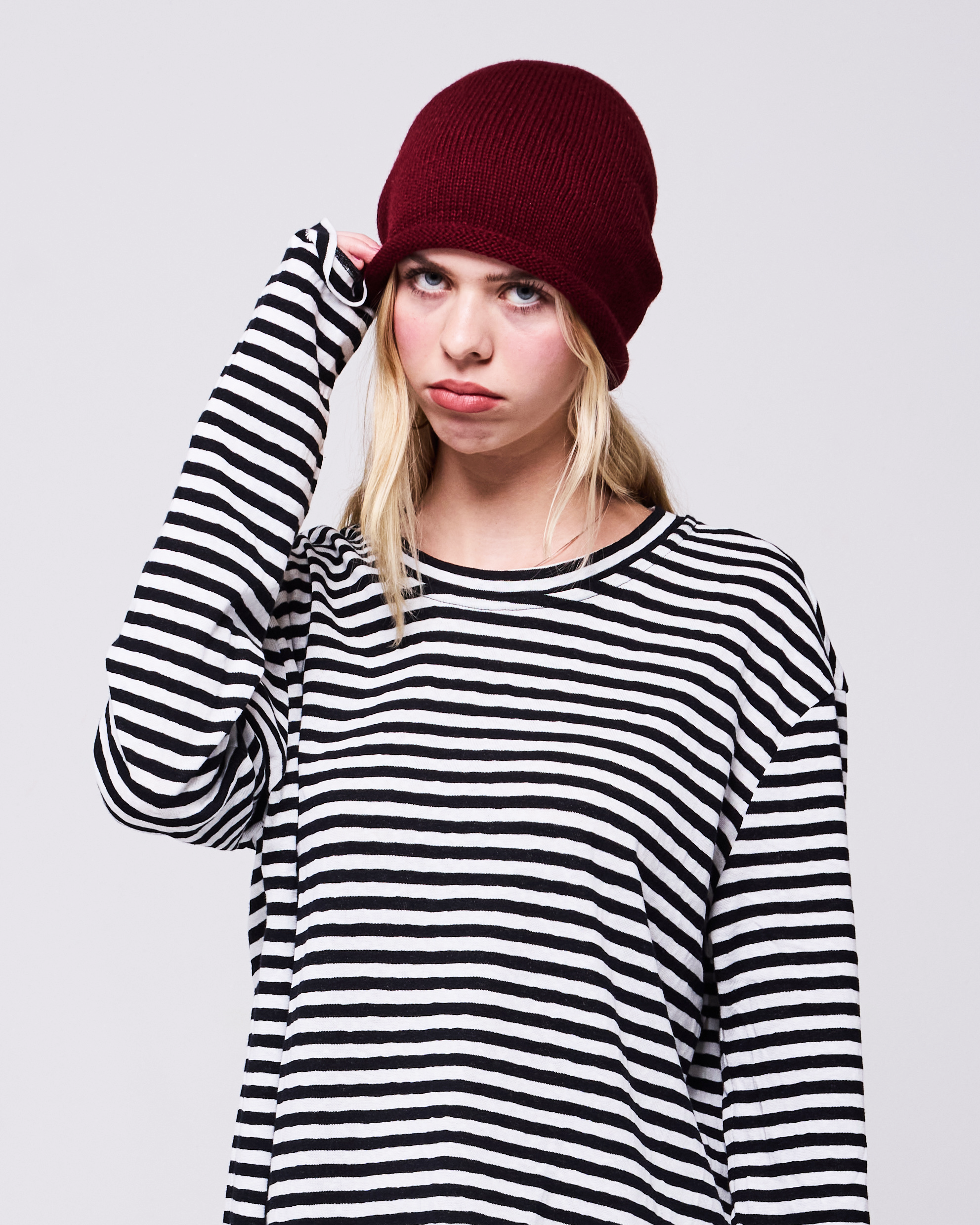 SKULLY (MAROON)