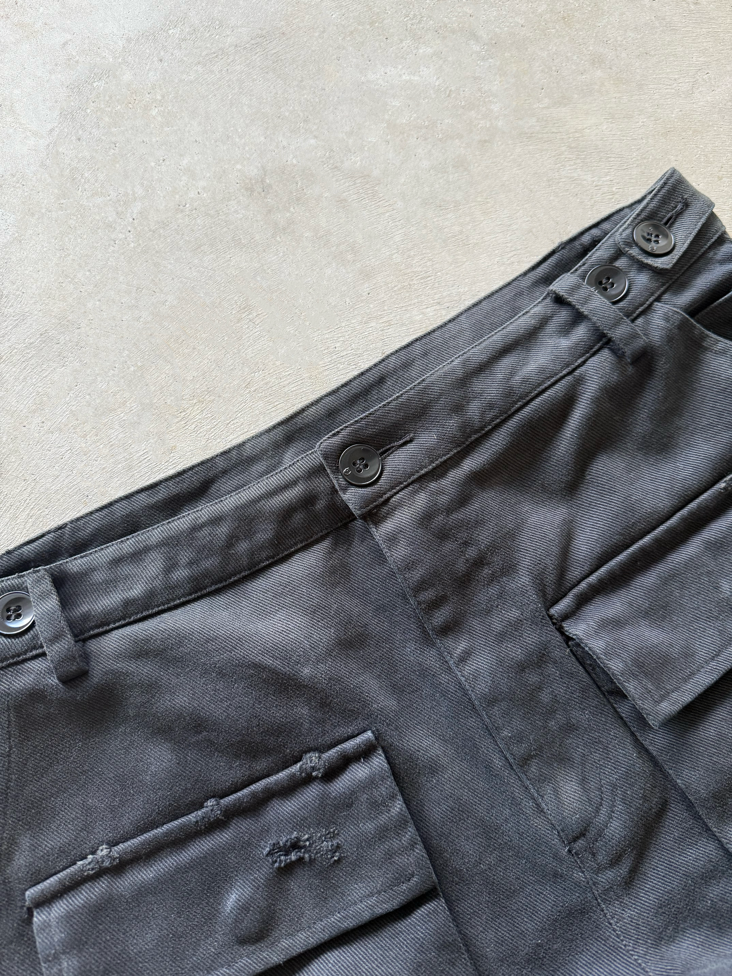 DISTRESSED CARGO SHORTS (BLACK)