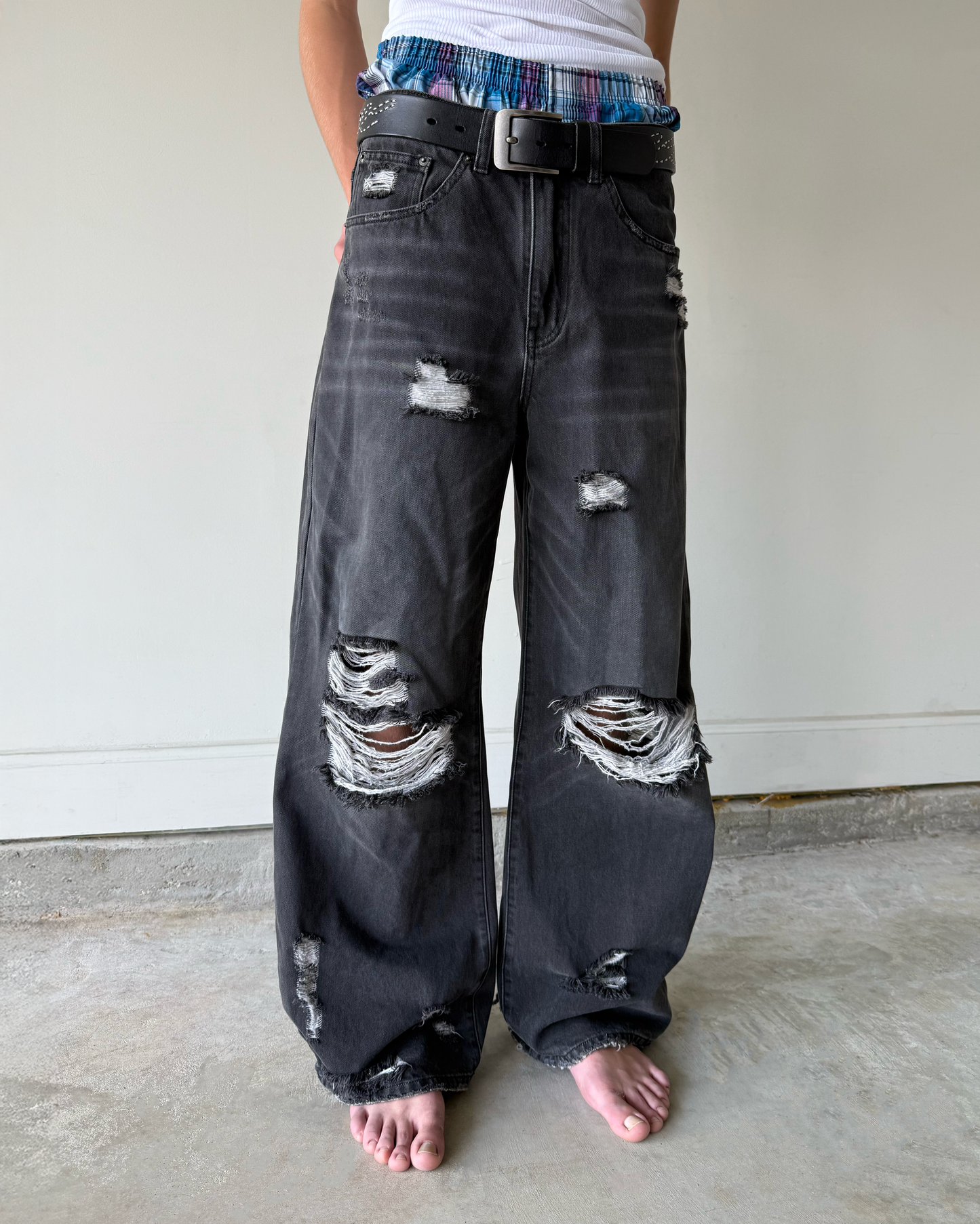 JAPANESE DISTRESSED DENIM (BLACK)